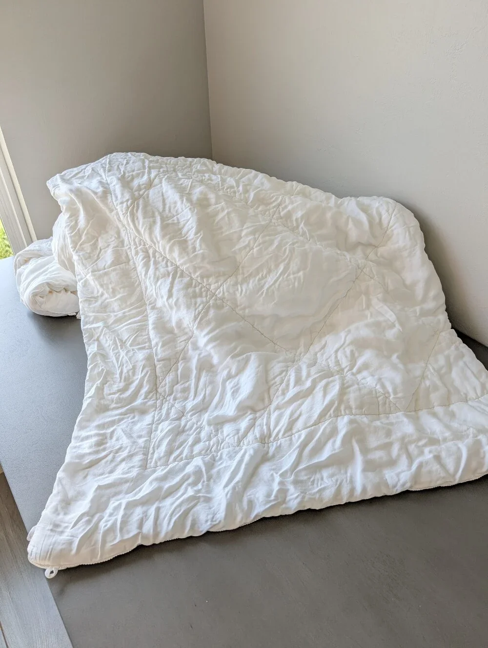 Cozy Earth King Bamboo Viscose White Quilted Comforter/Duvet Insert Mid-weight